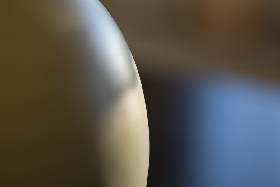 Inomhusfoto med ljus från fönster